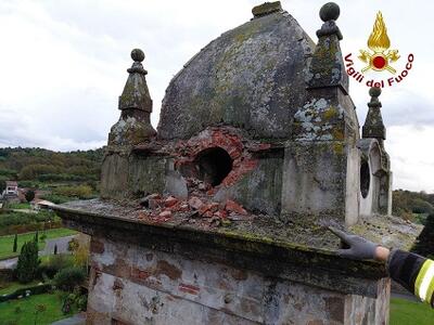 Campanile colpito da un fulmine a S. Leonardo in Treponzio