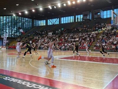 Vismederi Costone Siena batte Basketball Club Lucca e va alla bella a Lucca