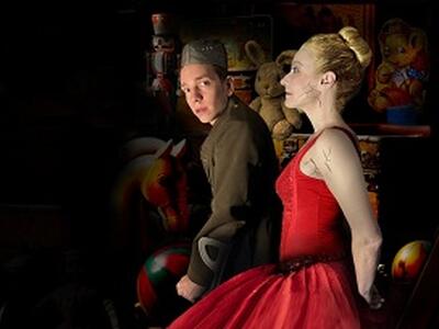 Quando i giocattoli raccontano l'amore: nuovo appuntamento con la prosa a Porcari