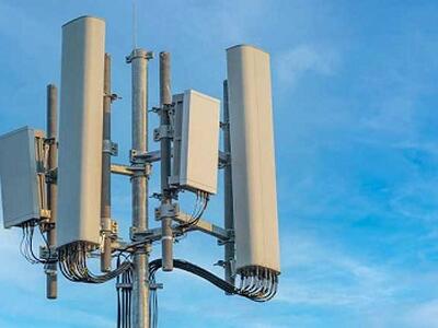 Antenna telefonica nel centro di San Leonardo in Treponzio, i residenti: “Informati solo a lavori iniziati”