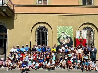 Inaugurato alla scuola dell'infanzia "Don Aldo Mei" un murale in memoria del sacerdote fucilato dai nazisti