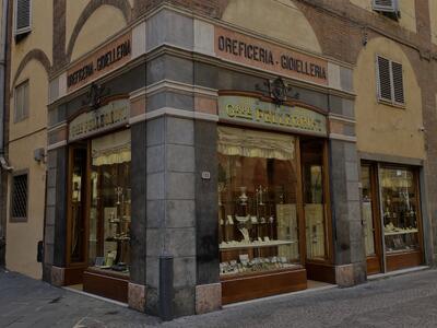 I 275 anni della Gioielleria Pellegrini, Confcommercio: “Fondamentale la difesa dei negozi storici, bene l’albo del Comune”