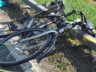 Trovato morto accanto alla bici in via delle Ville a Capannori: investito da un'auto pirata?