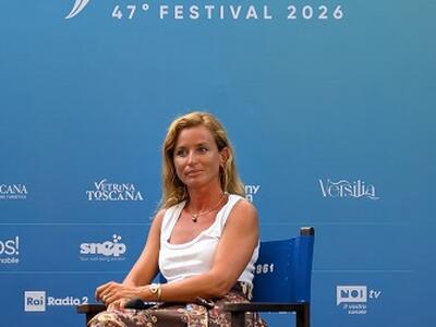 Beatrice Venezi apre alla Russia e spara a zero contro i leccaculo del sistema: semplicemente magistrale!