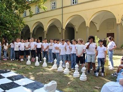 La Festa degli Scacchi nel chiostro della scuola primaria “G. Pascoli”