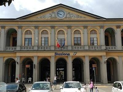 Controlli della polizia alla stazione e in piazza del Carmine: il problema sono sempre gli extracomunitari
