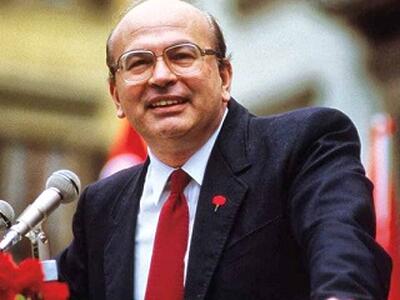 Rossano Lenci (Psi) propone il nome di Craxi a cui intestare il ponte sul Serchio. No, grazie!