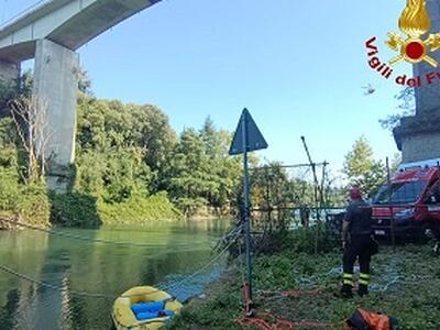Ventenne si getta da un ponte a Gallicano