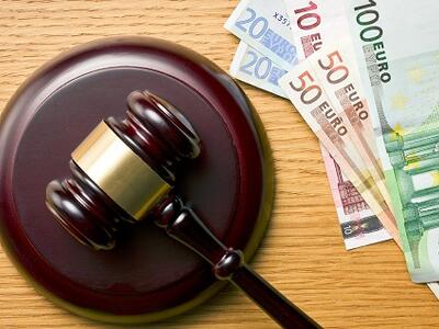 La banca non gli dà la sua quota di eredità, avvocato procede con l'ingiunzione di pagamento