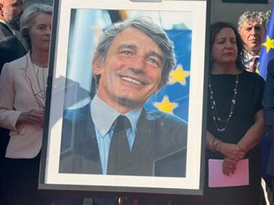Menesini: "Oggi intitoliamo un palazzo a David Sassoli, ma non basta. Dobbiamo portare il suo modo di lavorare dentro quelle stanze"