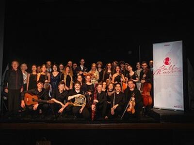 "Mozart & Puccini: giovani talenti, grandi maestri": domenica 6 settembre (ore 21) all'Auditorium San Romano, il concerto dell'ensemble "Bella Musica" con il Coro Voci Bianche del Teatro del Giglio