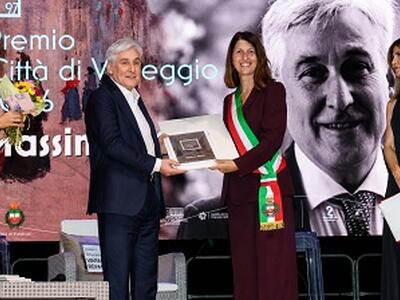 Premio Viareggio-Rèpaci, una prima serata da tutto esaurito: applausi per Massimo Marsili e una lectio magistralis che ha emozionato il pubblico