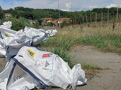 "Rifiuti speciali, che schifo a S. Ginese di Compito"