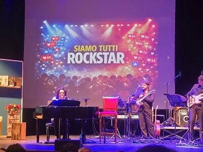 “Dove sono i cantautori”: lo spettacolo di Andrea Caciolli a Pisa per i trent’anni dell’associazione Vite OdV