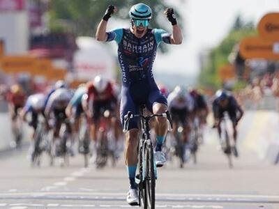 Il belga Alec Segaert della Bahrain Victorious si aggiudica la 12^ tappa sul traguardo di Novi Ligure