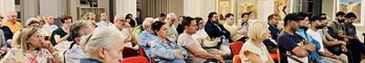 Grande partecipazione all’incontro “Remigrazione: soluzione o illusione?”. Le realtà promotrici: “Una comunità che vuole capire e partecipare”