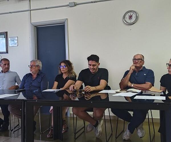 Consiglio comunale straordinario sul caso Del Carlo, la prefettura dà ragione all’opposizione di Capannori: “Convocato in fretta e furia. La maggioranza non faccia saltare il numero legale”
