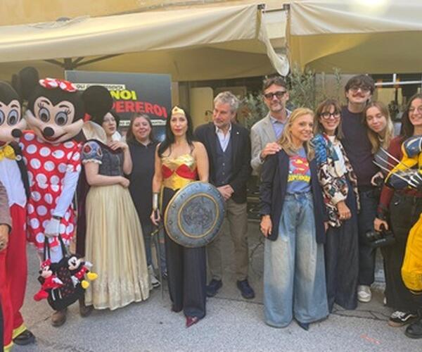 Agli Orti di Via Elisa la mostra 'Noi Supereroi': Samuele Cosentino colpisce ancora