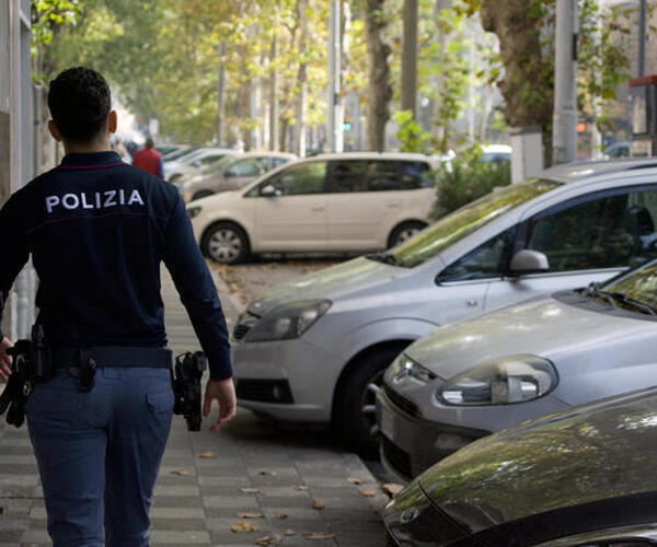 Pestarono un ciclista, denunciati quattro giovani: una violenza gratuita che meriterebbe una pena esemplare