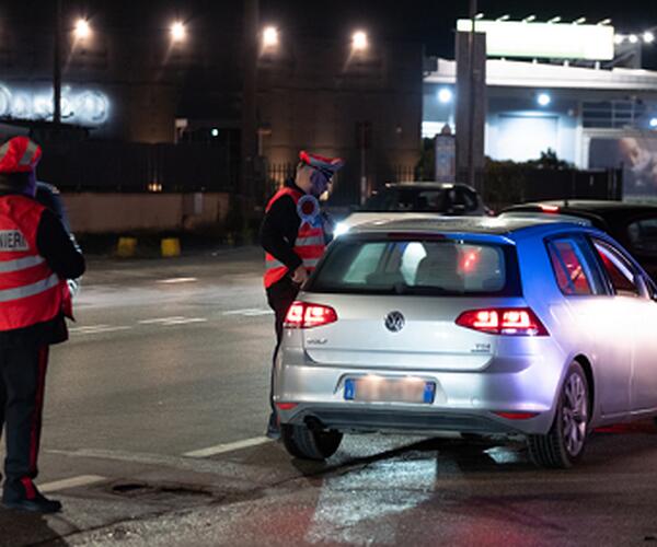 Rubavano le chiavi di casa dalle auto e svaligiavano le abitazioni: tre denunciati dai carabinieri