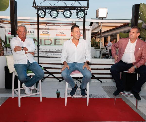 Oltre 400 a cena per Roberto Vannacci. E pensare che quando Aldo Grandi lo capì, in pochi ci credevano. Video