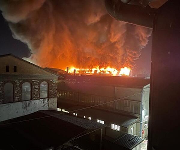 Incendio in un capannone dell'industria ICP a Marlia