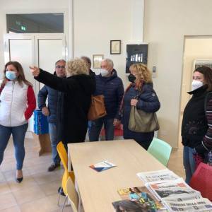 logos interno con persone