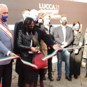 Dadone taglia il nastro ai comics (1)