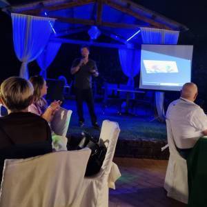 B78F6DE2-F282-4AF8-84A3-00106D0EFDEA