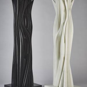 PABLO ATCHUGARRY, Harmonie, 2021. Marmo nero del Belgio, Marmo statuario di Carrara, entrambe 119 x 27 x 22 cm
