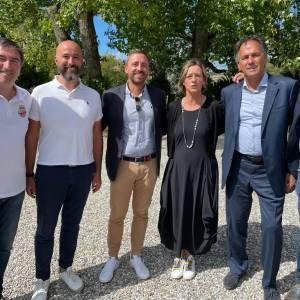 8a83ac03-df82-471a-bf85-e2a3a4bfbbe9