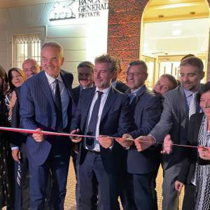 637a2f0c-eb04-43f4-bf82-649d105009ec