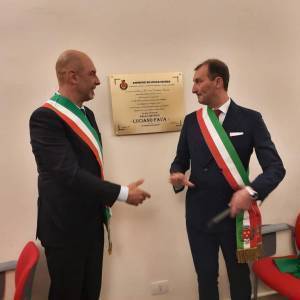 2df5c9a4-a7a4-4d94-8a9f-f98e46d2b2eb