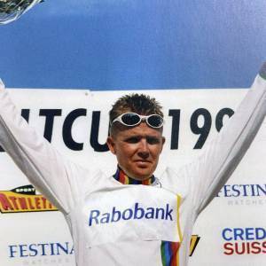 55. sul podio veste la maglia di leader di coppa del Mondo che poi sarà vinta dall'amico rivale ed ex atleta di Fanini, Michele Bartoli