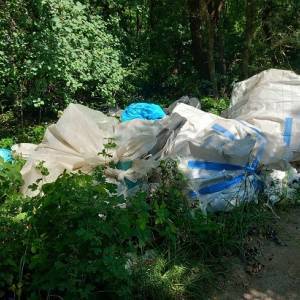 rifiuti scarti edili_badia pozzeveri