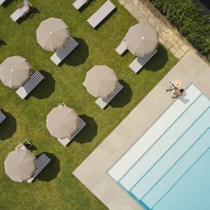 MM_21_Poolside_Couple_in_Aerial_Shot_P - Copia