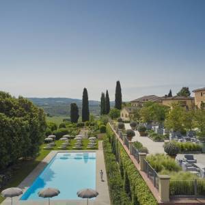 MM_21_The_Pool_and_Panoramic_Terrace_with_Model_P - Copia