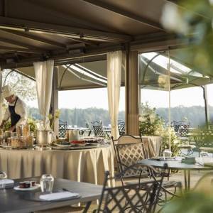 MM_23_COMO_CDN_Pavillion_Breakfast_Interior_with_Chef_P - Copia