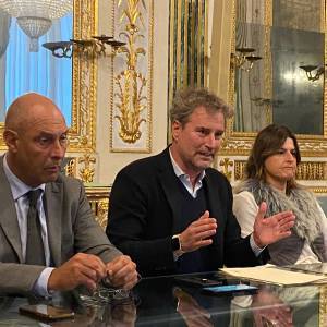 eee82f3a-7bc8-44dd-a5c4-c84af213c30f