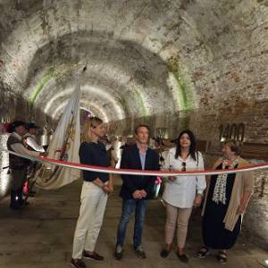 f90b6f42-ab5d-4348-98a8-6b39c443dc5b