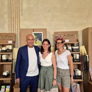 foto 1 Queen - Stefano Severi e Sara Severi di Kartos con Sara Lovari al centro