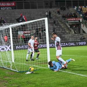 b4e6cd46-6e9b-4fdf-be6c-f192e1468e33