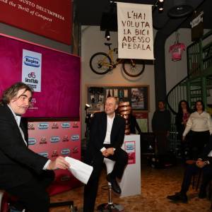 a9c5e815-214f-4c88-9277-26b942ceecef