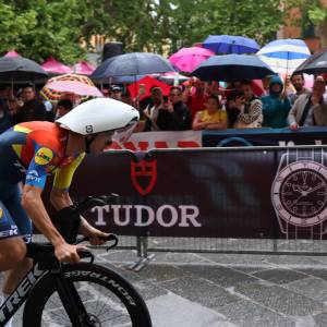 1ffa116d-3a97-432e-81b4-546e1bc7fae0