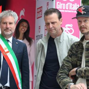 8045f261-870a-441a-9834-e9918646238e