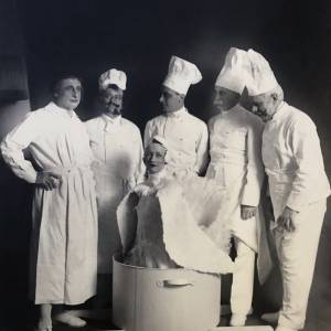 F01 Bal Blanc- La Poule en Casserol ©Archivio Grönberg - Villa Reale di Marlia