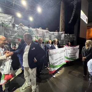 f1a939fe-658a-48d1-9802-42671bbb9225