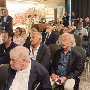 b829bbda-7f83-47e8-b0ad-4ba318b848a5