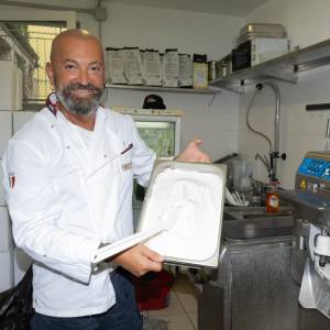 e99242c7-3e42-48b3-bdf1-325a188499f4