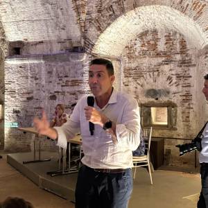 f1c0c4da-e081-4ba5-acef-b9898046ea09